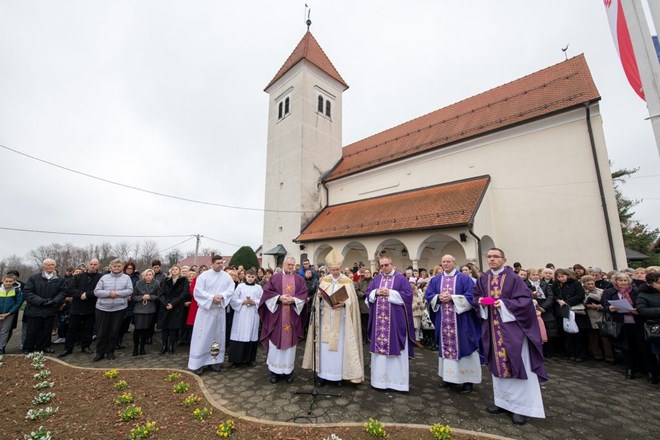 Dvostruki jubilej u Župi Kneginec, blagoslov kipa i predstavljanje spomen medalje